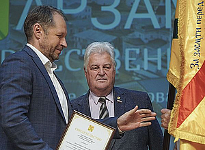 Коллектив АПЗ награжден переходящим флагом г.о.г. Арзамас